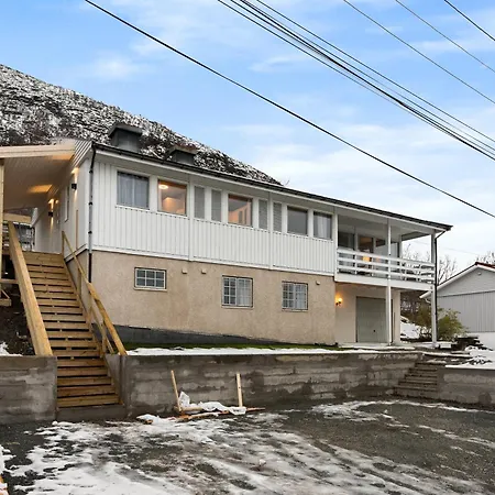 Apartment Tomasjord Home, Bright And Tromsdalen