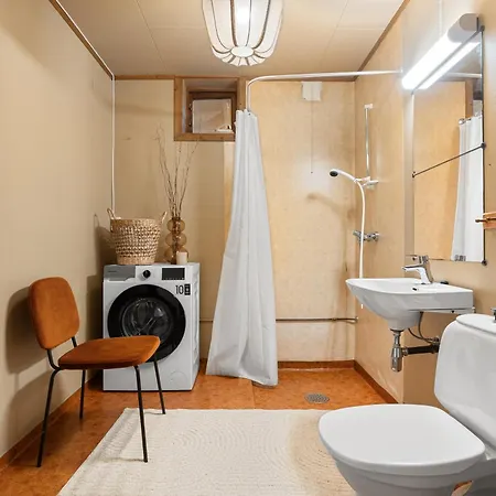 Tomasjord Home, Bright And Apartment